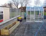 Greenhouse-and-plain-bed-for-media